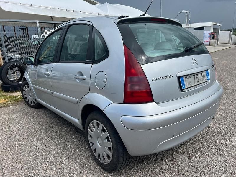 Begagnad Citroën C3 Exclusive 90 HK (66 kW) 2006 Grå Sedan