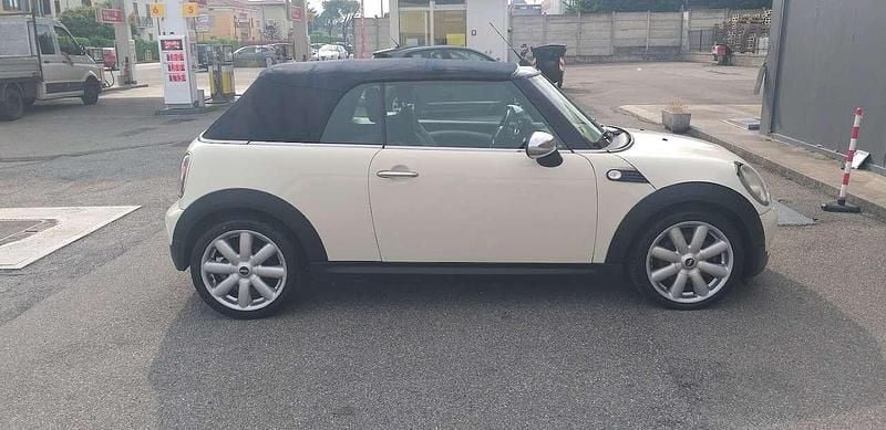 Usata Mini Cooper S Cabriolet 174 CV (127 kW) 2009 Bianco panna Cabrio