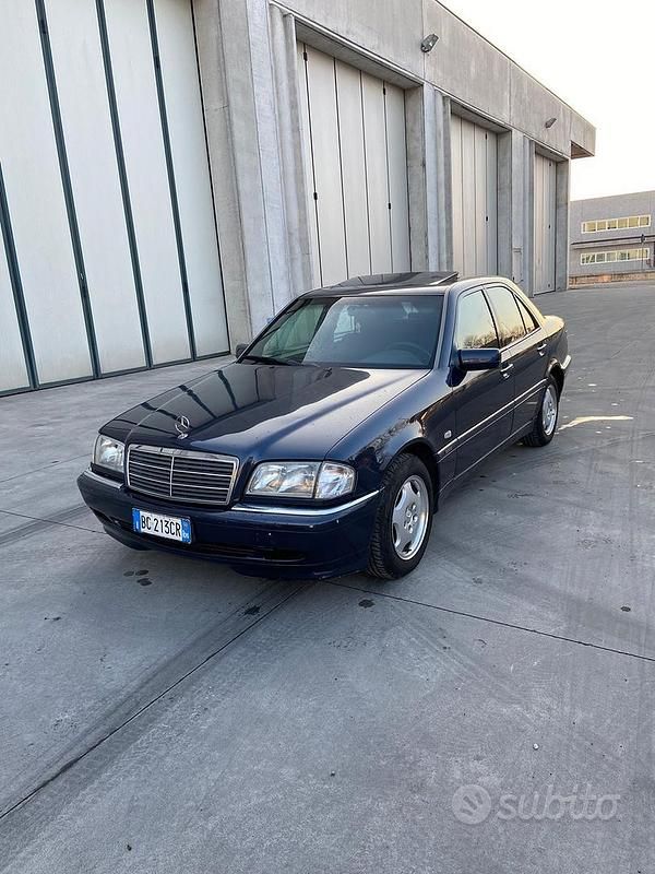 Usado Mercedes C200 192 CV (141 kW) 1999 Azul Berlina