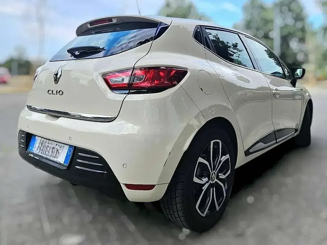 Usata Renault Clio IV 73 CV (53 kW) 2018 Beige Berlina