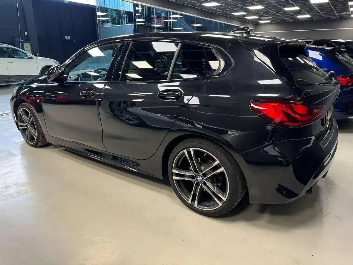 Usata BMW 118 150 CV (110 kW) 2023 Nero Utilitaria