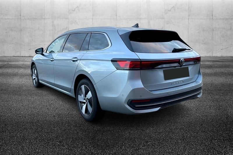 Usata VW Passat Business 150 CV (110 kW) 2024 Argento metallizzato Station wagon