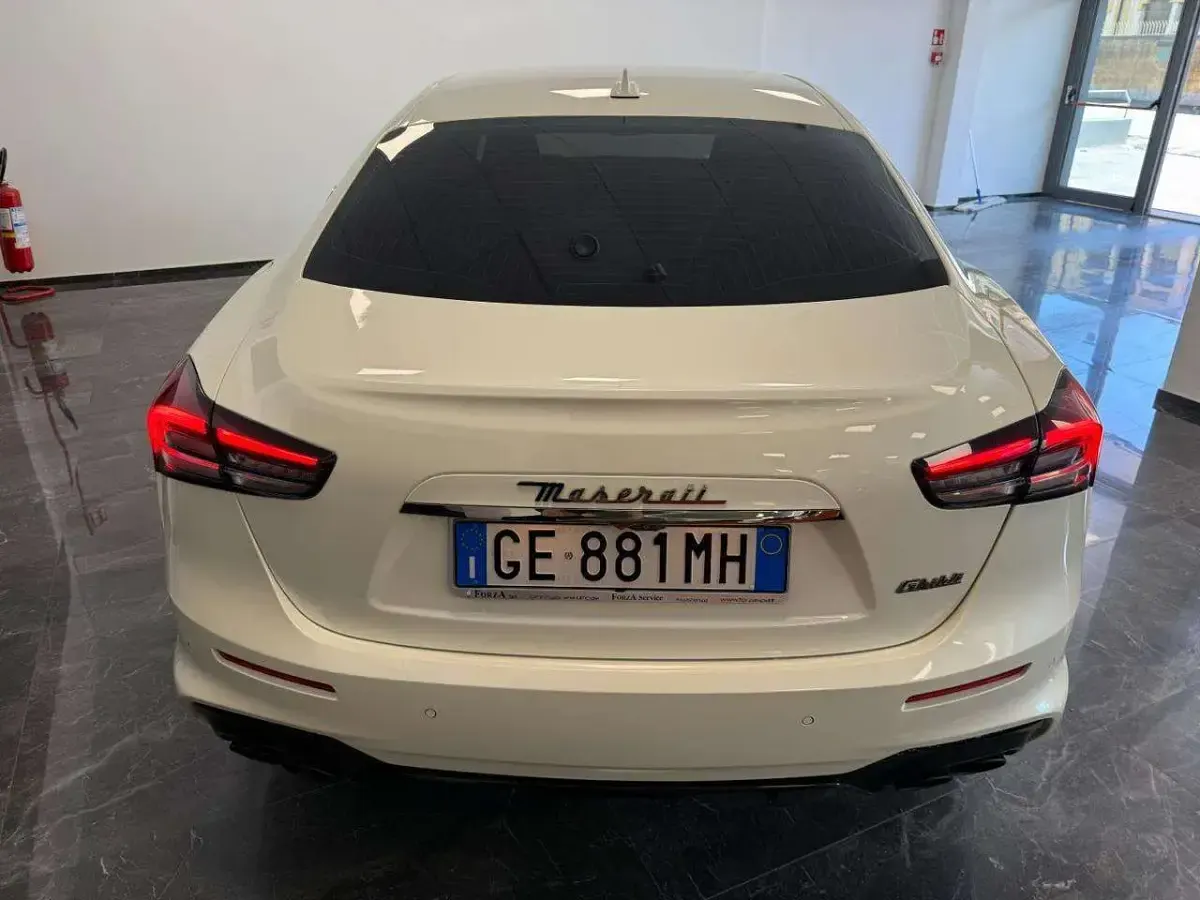 Usata Maserati Ghibli 579 CV (425 kW) 2021 Bianco Berlina