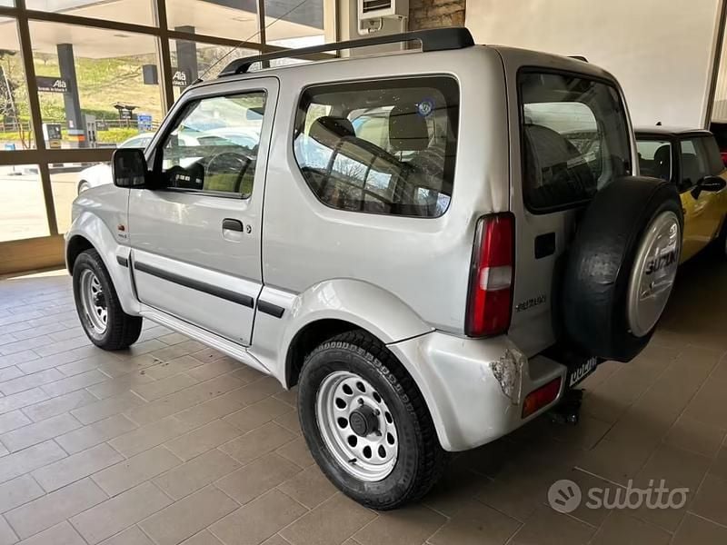 Usata Suzuki Jimny 65 CV (47 kW) 2005 Grigio SUV