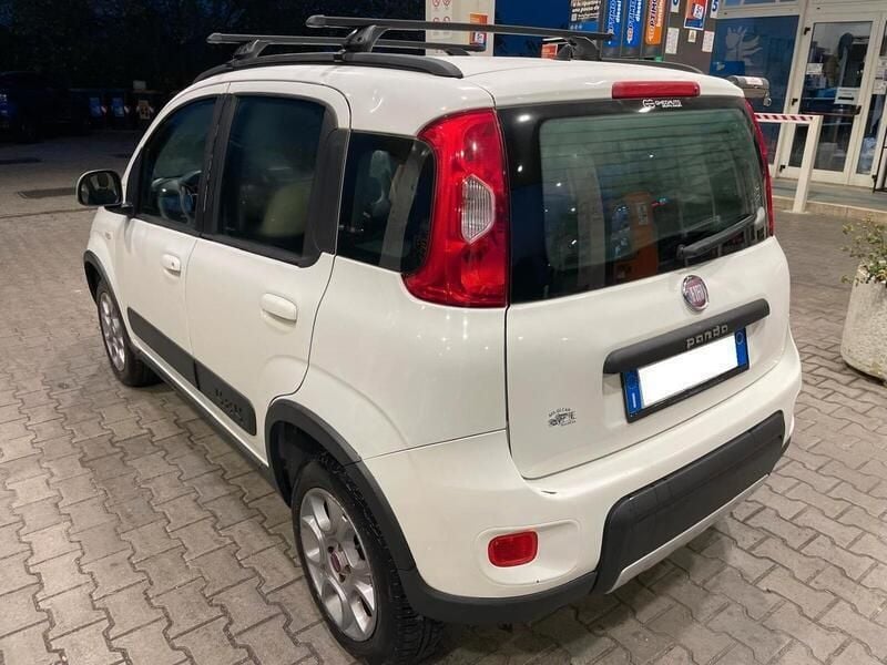 Usata Fiat Panda 4x4 S 75 CV (55 kW) 2012 Bianco Utilitaria