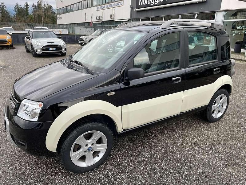 Usata Fiat Panda 4x4 Cross 70 CV (51 kW) 2007 Nero Utilitaria