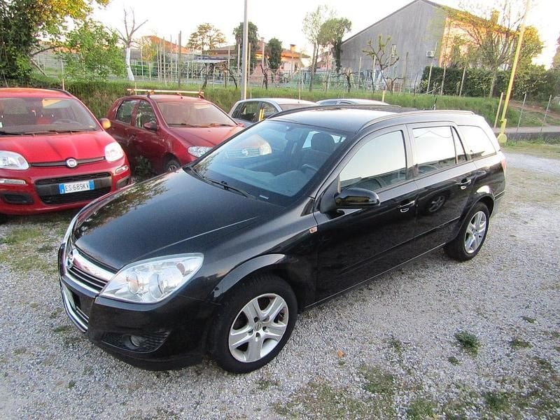 Usata Opel Astra 115 CV (84 kW) 2009 Nero Station wagon