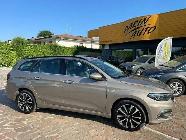 Usata Fiat Tipo Lounge 95 CV (69 kW) 2017 Marrone Station wagon