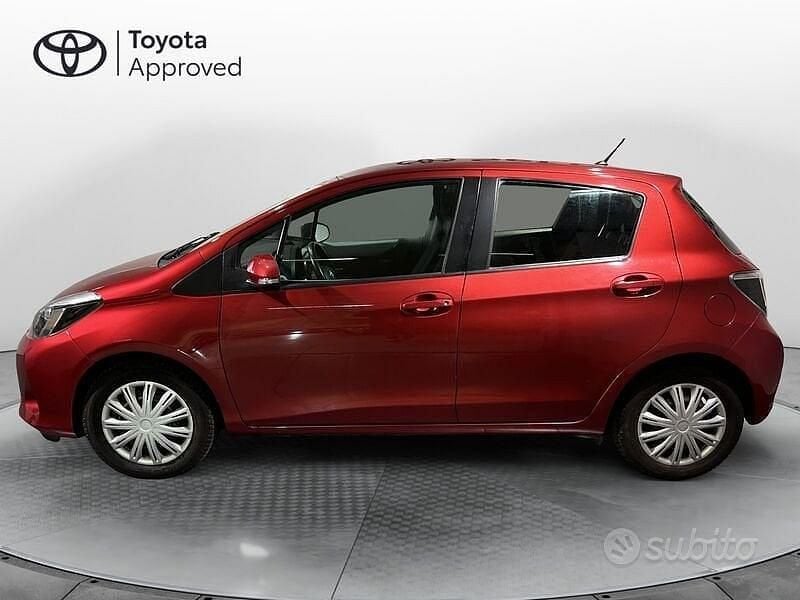 Usata Toyota Yaris Hybrid Lounge 101 CV (74 kW) 2013 Rosso Berlina