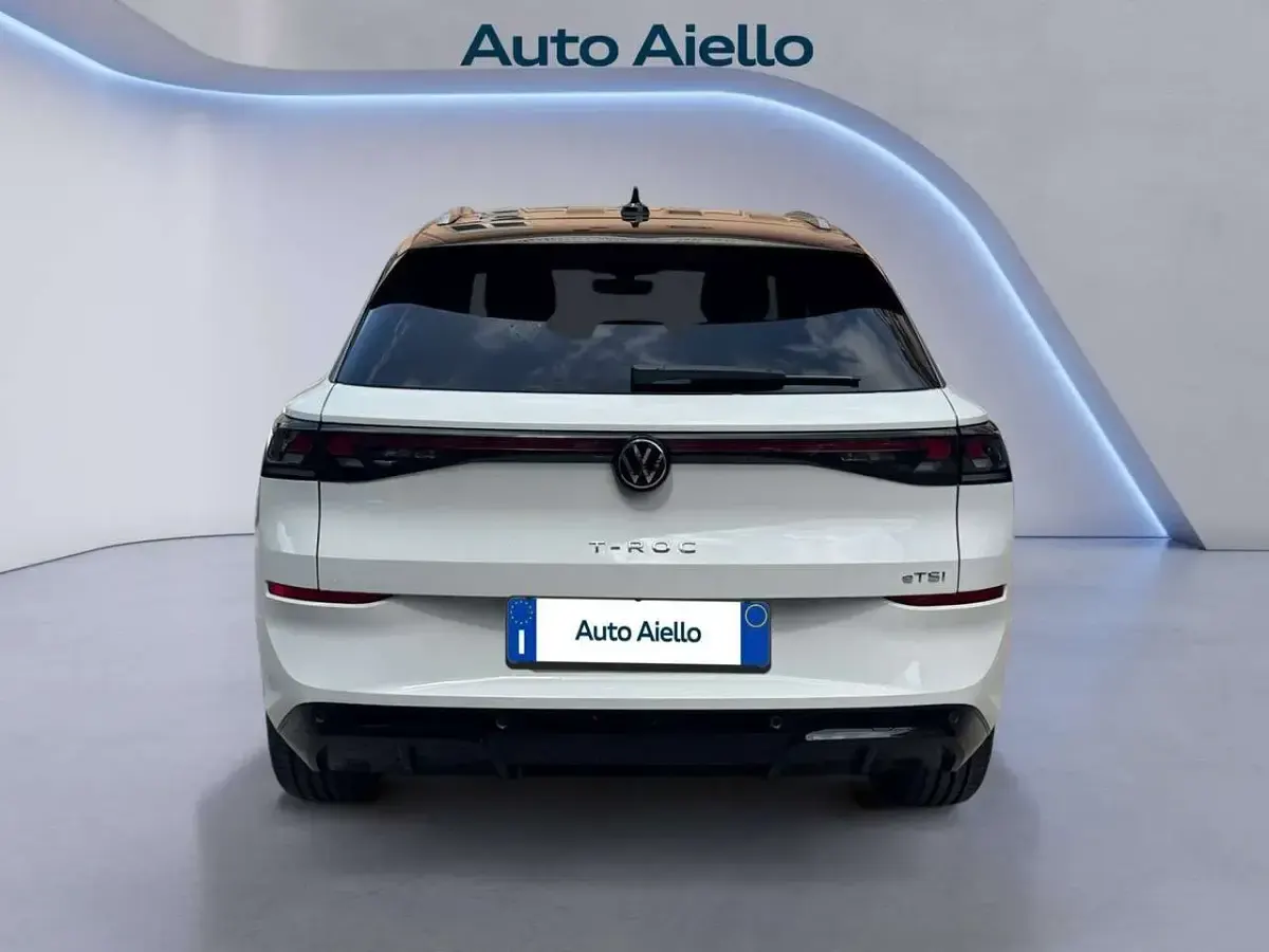 Nuova VW T-Roc R-line 150 CV (110 kW) 2026 Pure white nero SUV