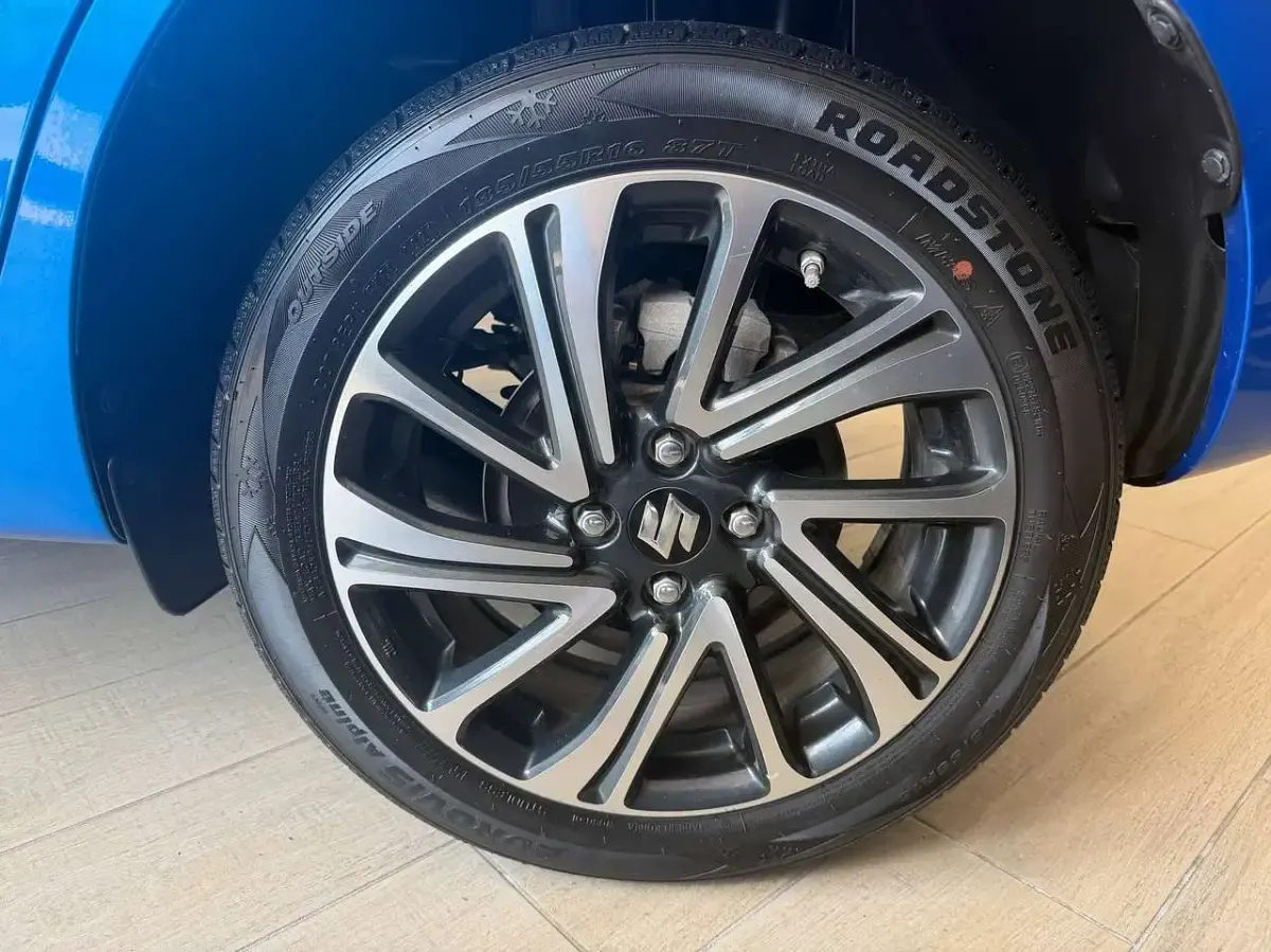 Usata Suzuki Swift 83 CV (61 kW) 2023 Blu/azzurro Utilitaria