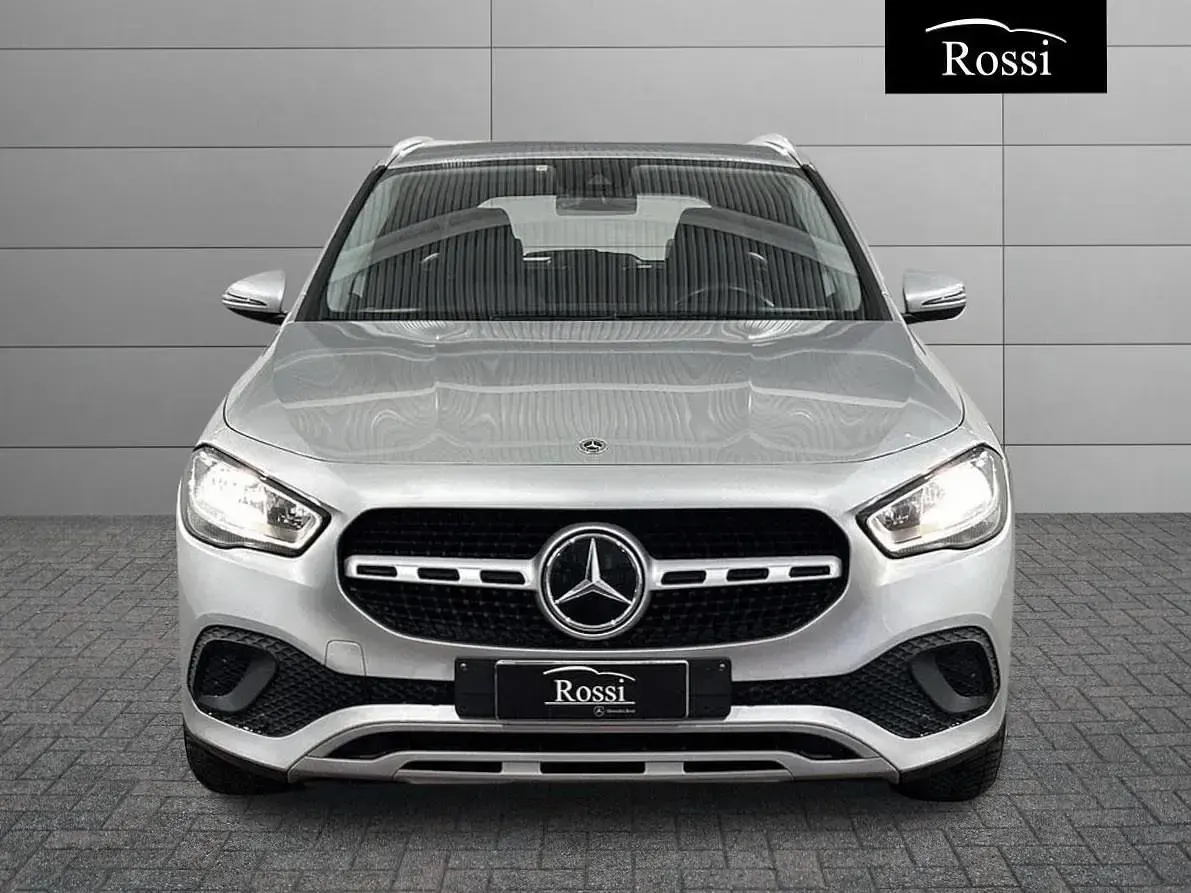 Usata Mercedes GLA180 Business 116 CV (85 kW) 2021 Argento metallizzato SUV