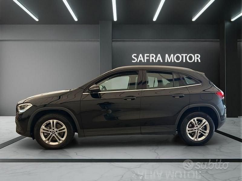 Begagnad Mercedes GLA200 Executive 150 HK (110 kW) 2023 Svart SUV