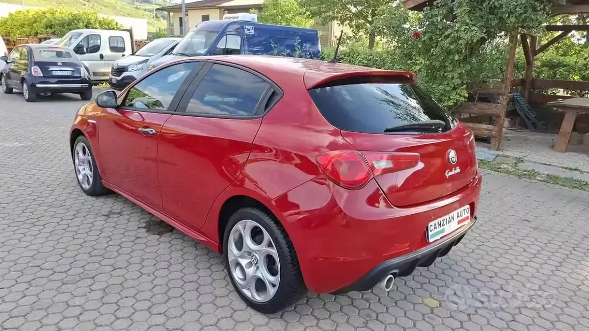 Occasion Alfa Romeo Giulietta Exclusive 105 ch (77 kW) 2015 Rouge Citadine