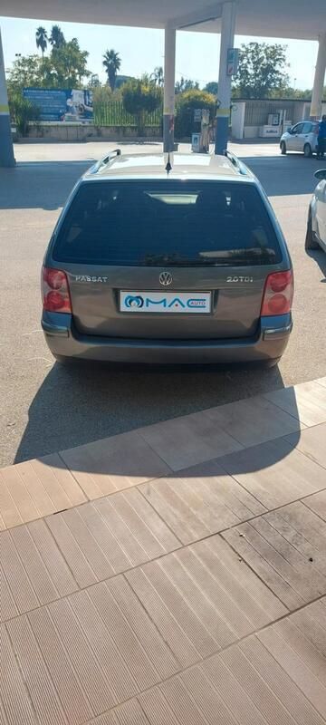 Usata VW Passat 135 CV (99 kW) 2005 Grigio Station wagon