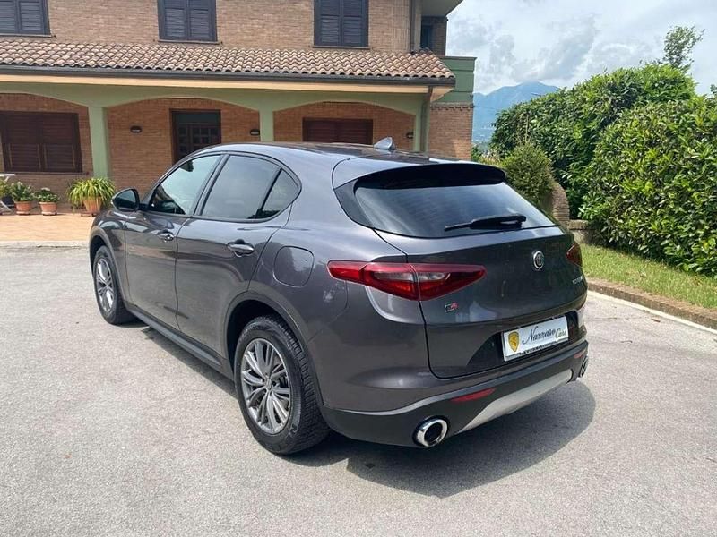 Usata Alfa Romeo Stelvio Business 190 CV (139 kW) 2019 Grigio scuro metallizzato SUV
