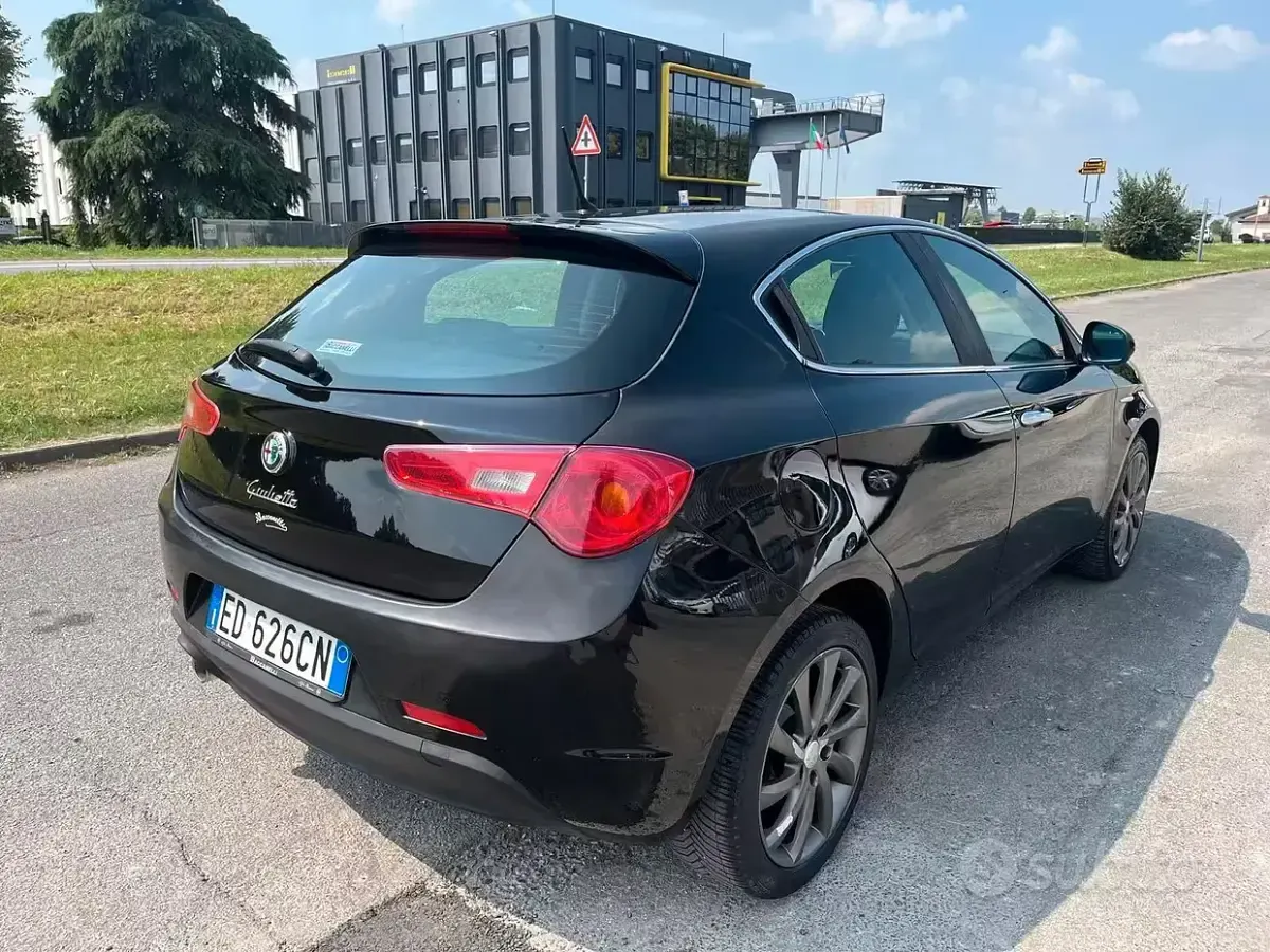 Usata Alfa Romeo Giulietta Distinctive 170 CV (125 kW) 2010 Nero Utilitaria