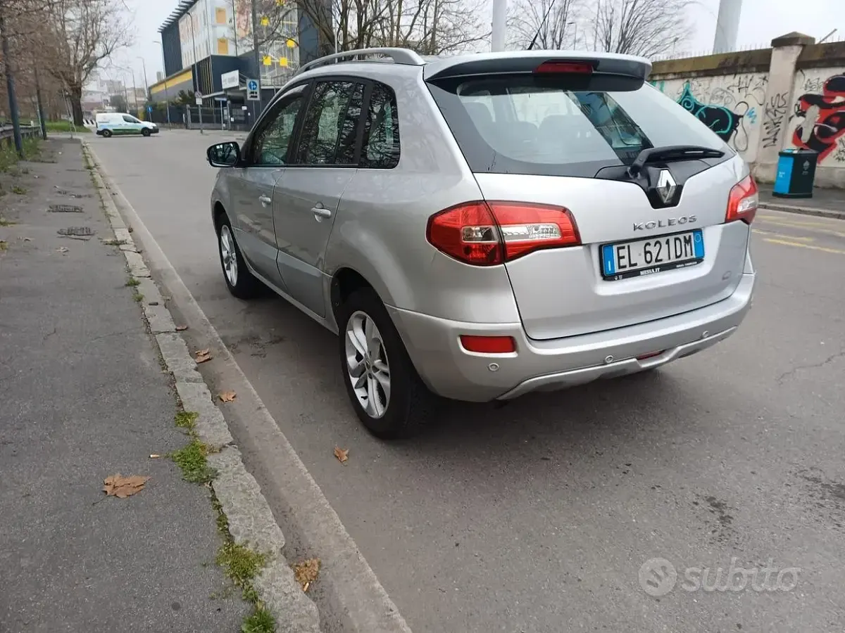 Käytetty Renault Koleos Dynamique 150 HP (110 kW) 2012 Harmaa Katumaasturi