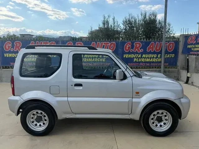 Usata Suzuki Jimny 86 CV (63 kW) 2006 Argento SUV