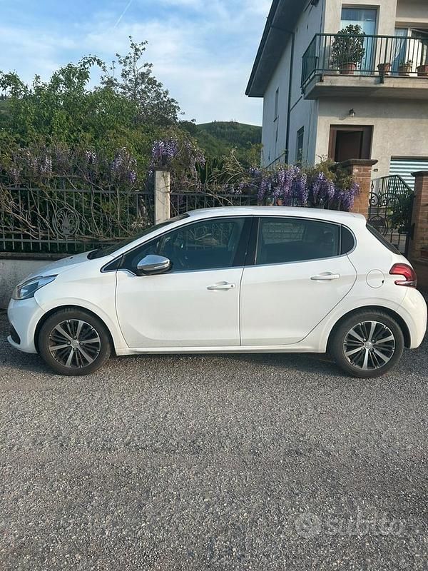 Gebraucht Peugeot 208 75 PS (55 kW) 2017 Kleinwagen