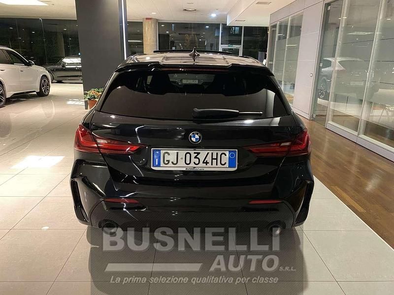 Usata BMW 120 M Performance 190 CV (139 kW) 2022 Black sapphire Utilitaria