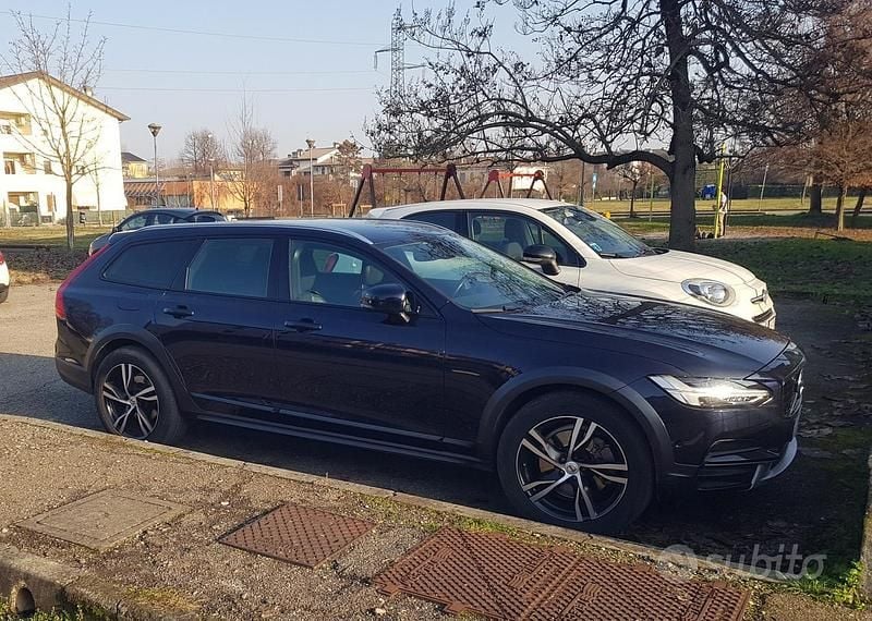 Usata Volvo V90 CC 190 CV (139 kW) 2017 Blu Station wagon