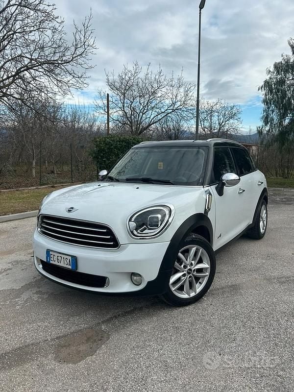 Bianco Usata 2010 Mini Cooper D Countryman SUV | 5000 € (Buon prezzo) - Immagine 1/4
