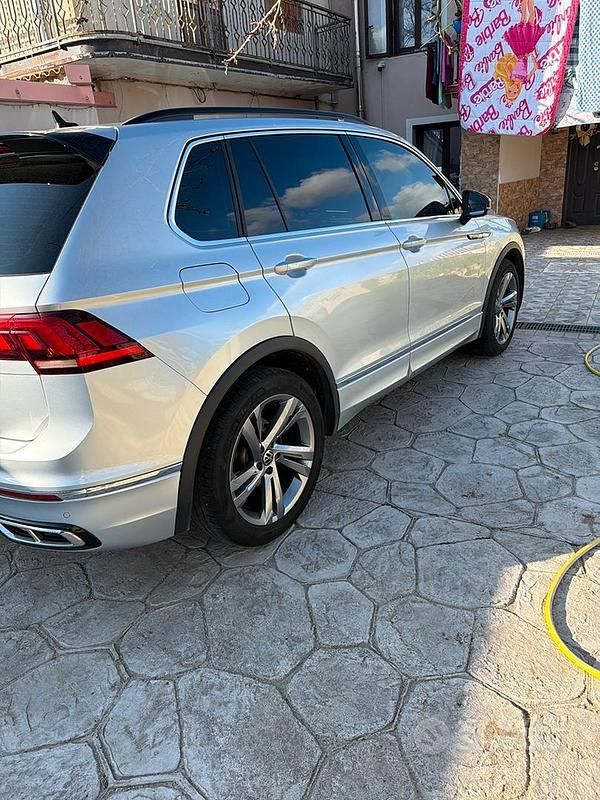 Usata VW Tiguan R-line 150 CV (110 kW) 2021 Grigio SUV