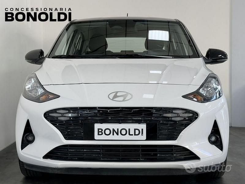 Usata Hyundai i10 67 CV (49 kW) 2023 Bianco Utilitaria