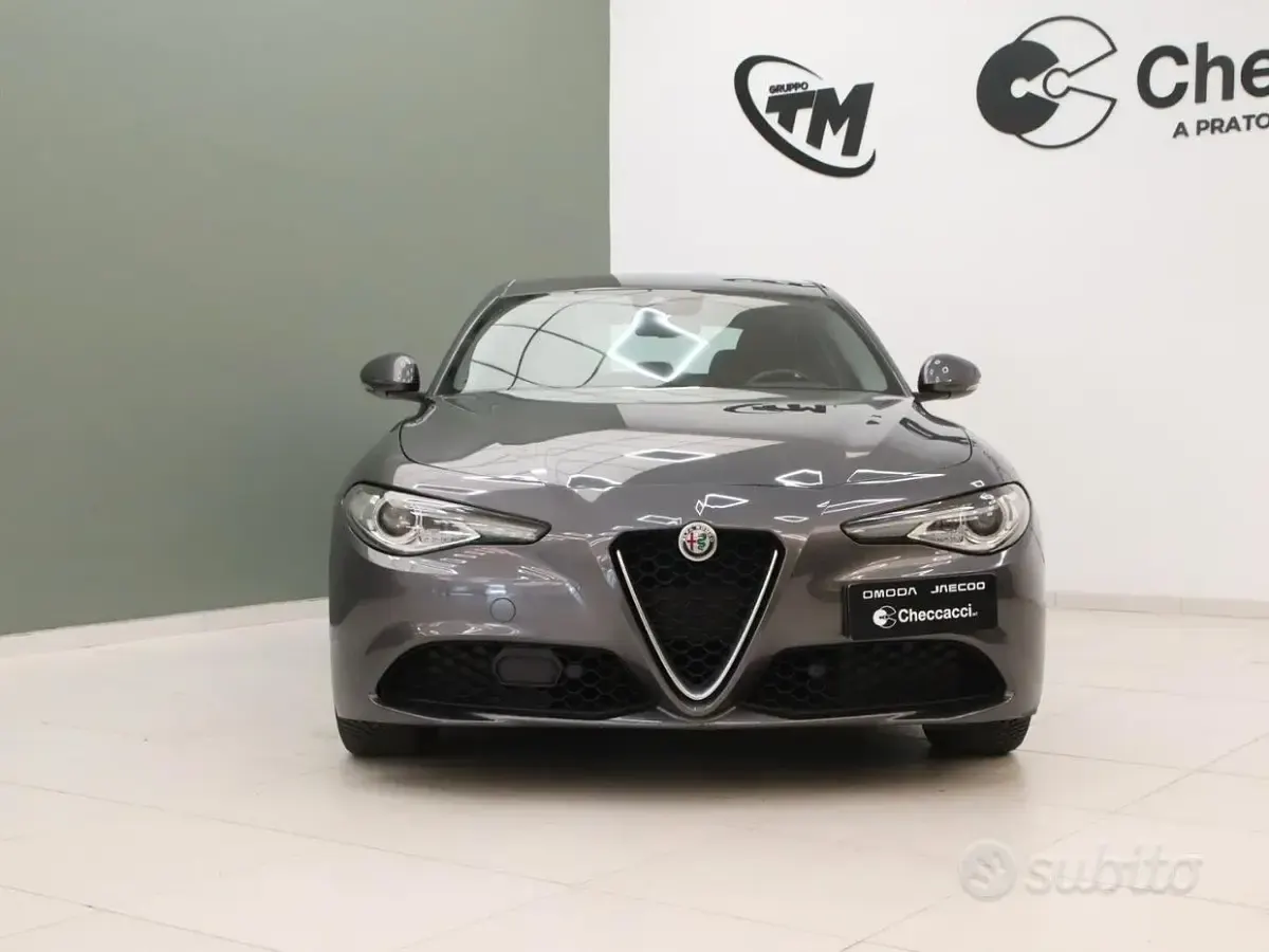 Usata Alfa Romeo Giulia 160 CV (117 kW) 2021 Grigio Berlina