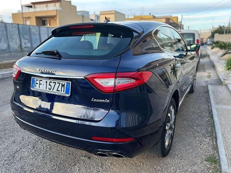 Usata Maserati Levante 250 CV (183 kW) 2017 Blu/azzurro SUV