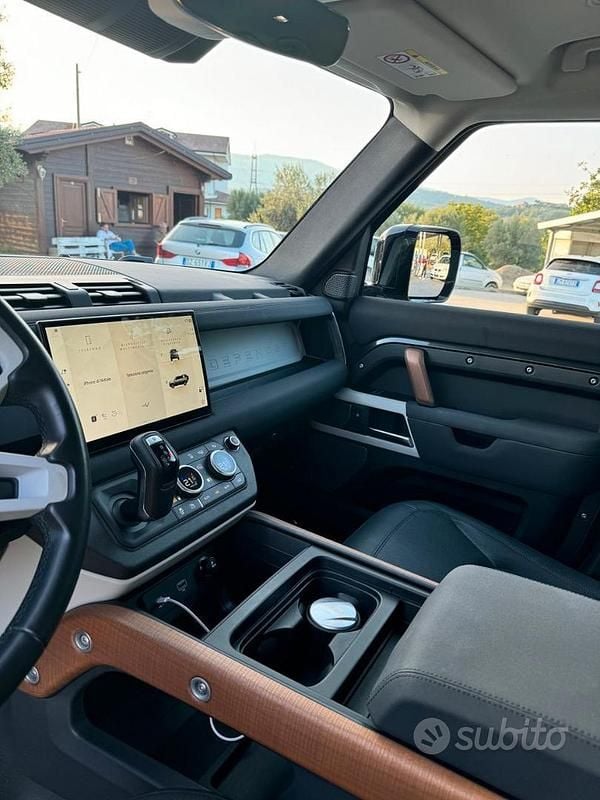 Usata Land Rover Defender 200 CV (147 kW) 2023 Grigio SUV
