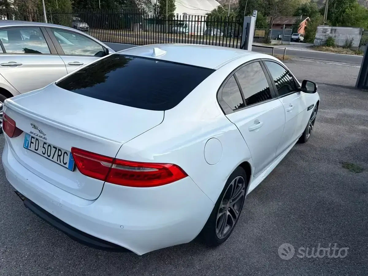 Usata Jaguar XE R-Sport 180 CV (132 kW) 2015 Bianco Berlina