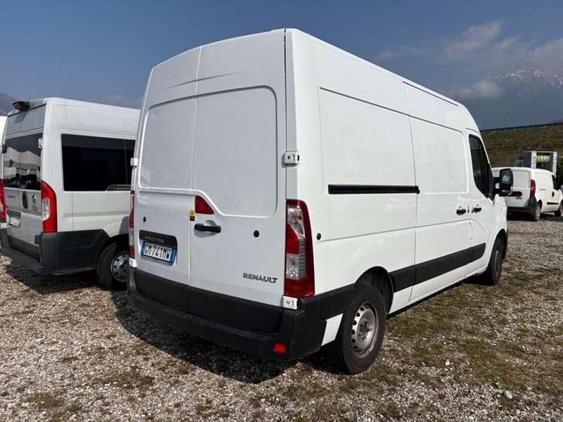 Usata Renault Master 135 CV (99 kW) 2023 Bianco Monovolume