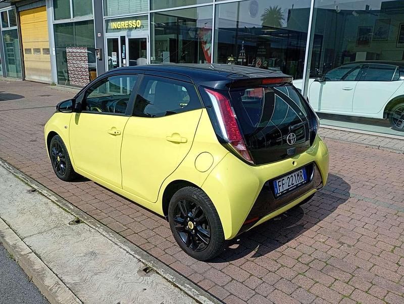 Usata Toyota Aygo X-cite 69 CV (50 kW) 2016 Giallo Utilitaria