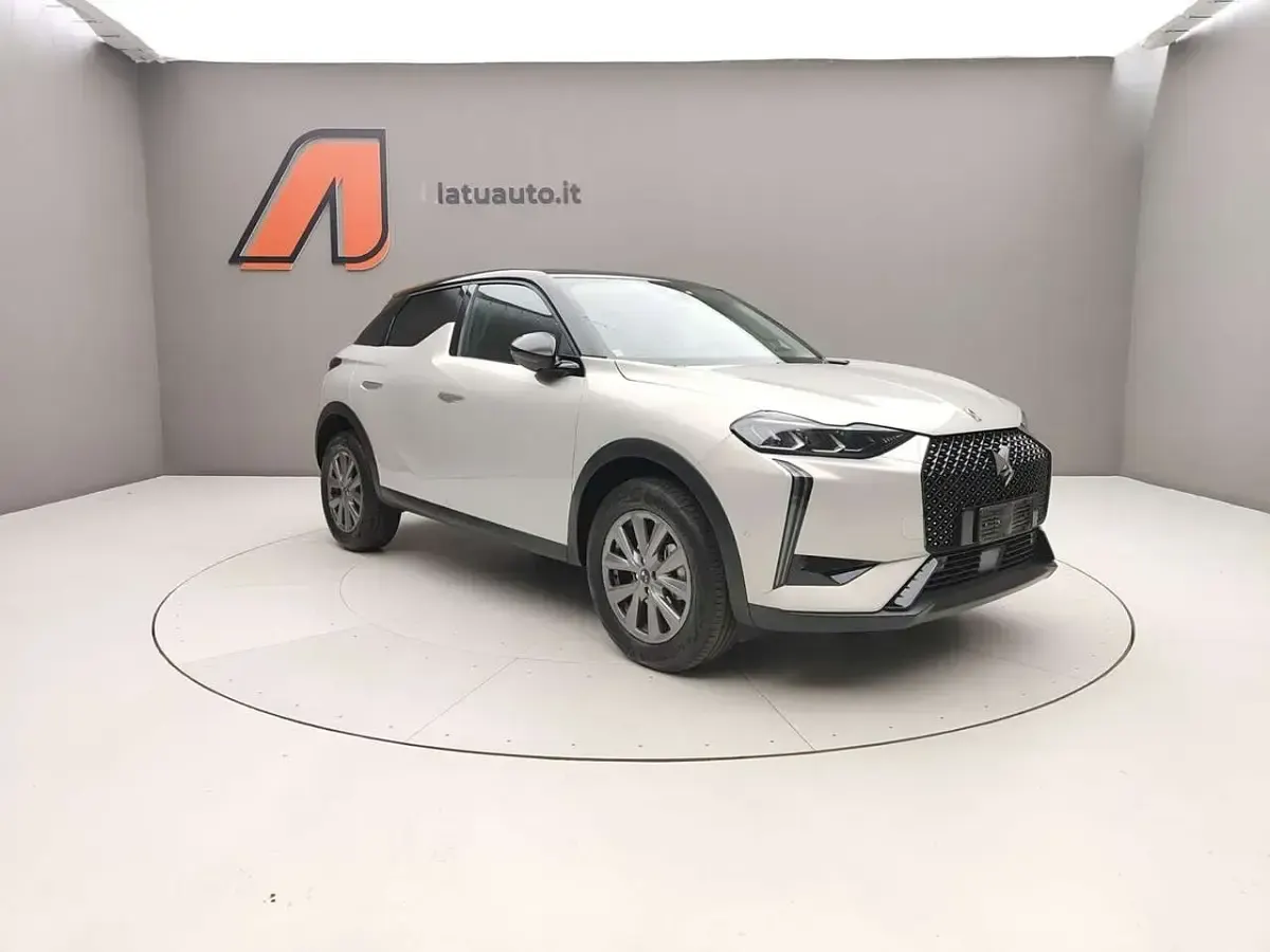 Usata DS Automobiles DS3 Crossback Bastille 101 CV (74 kW) 2023 Grigio cristallo SUV