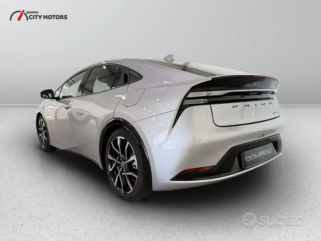 Usata Toyota Prius Lounge 223 CV (164 kW) 2025 Grigio Utilitaria