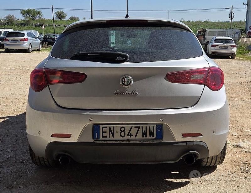 Usata Alfa Romeo Giulietta Distinctive 140 CV (102 kW) 2012 Grigio Utilitaria