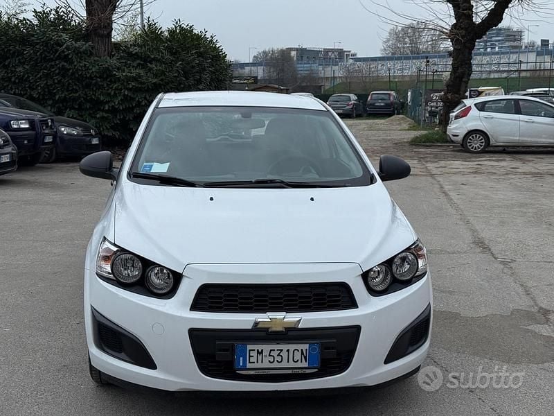Usata Chevrolet Aveo LS 86 CV (63 kW) 2013 Bianco Berlina