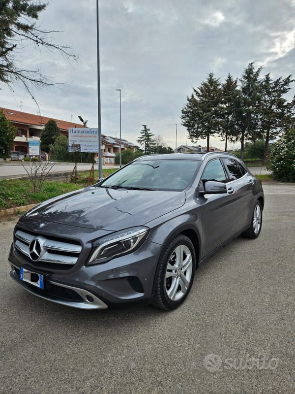 Grigio Usata 2016 Mercedes GLA200 SUV | 15.900 € (Cara) - Immagine 1/4