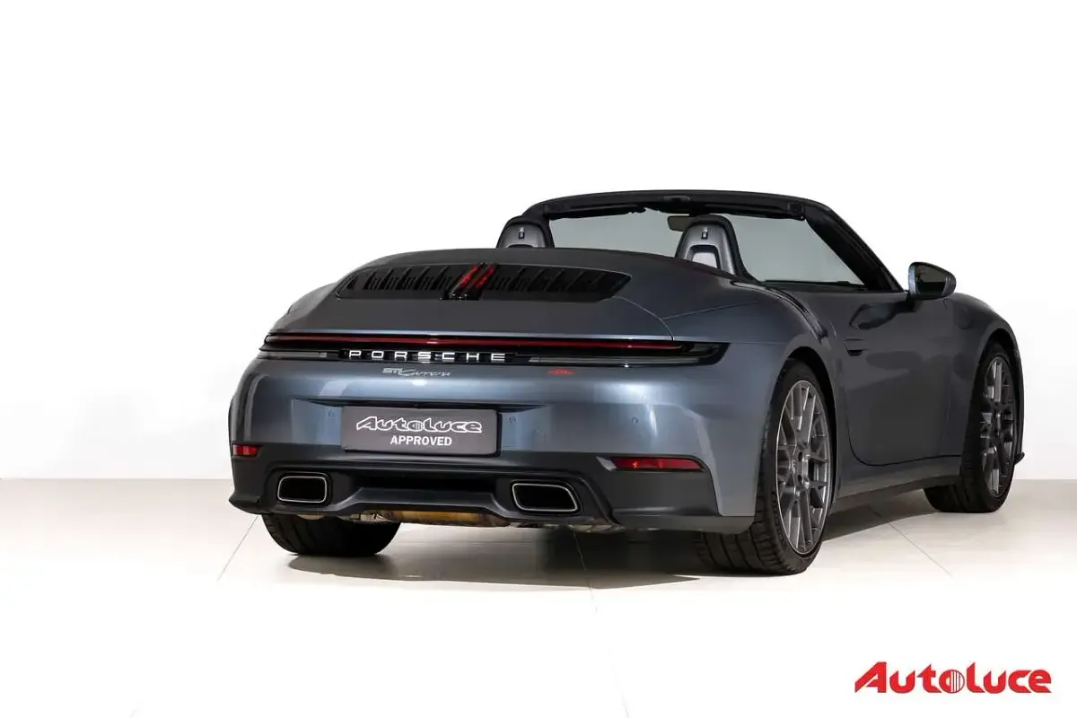 Usata Porsche 911 Carrera Cabriolet 394 CV (289 kW) 2026 Grigio vanadio metallizzato Cabrio