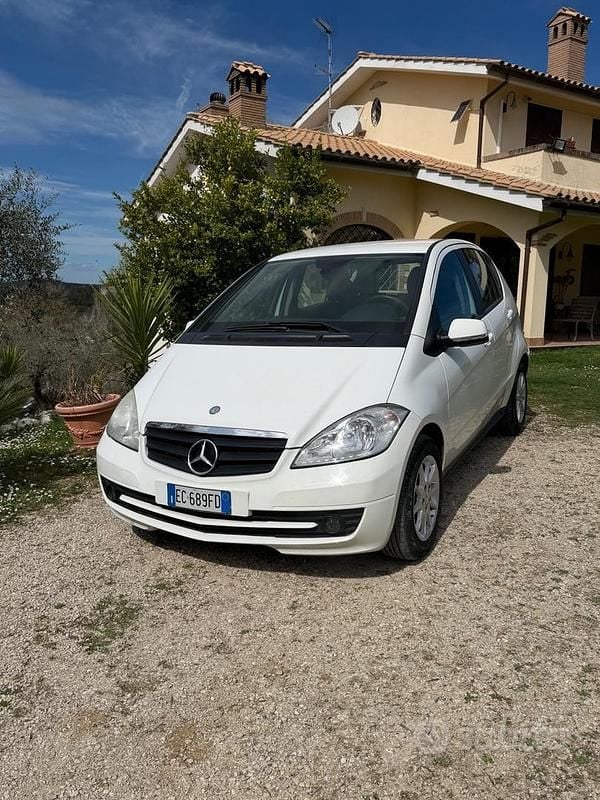 Usata Mercedes A180 Avantgarde 108 CV (79 kW) 2011 Bianco Berlina