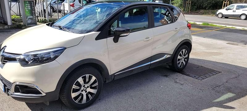 Usata Renault Captur Intens 90 CV (66 kW) 2016 Beige SUV