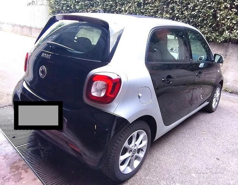 Usata Smart ForFour Passion 70 CV (51 kW) 2015 Nero Utilitaria