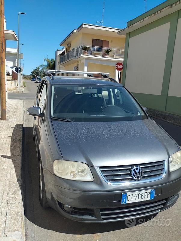 Usata 2005 VW Touran Monovolume | 2800 € (Cara) - Immagine 1/4