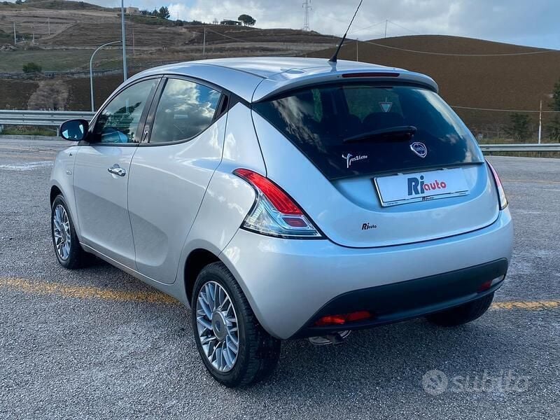 Usata Lancia Ypsilon 95 CV (69 kW) 2012 Grigio Utilitaria