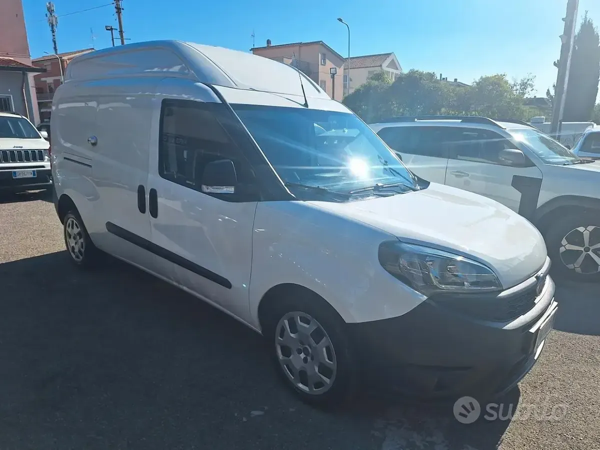 Usata Fiat Doblò S 105 CV (77 kW) 2021 Bianco Monovolume