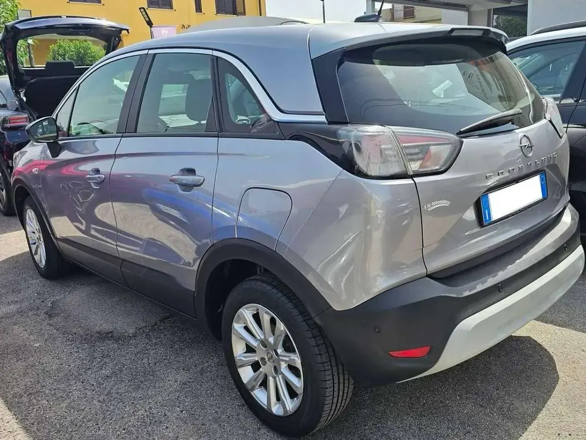 Usata Opel Crossland Elegance 110 CV (80 kW) 2022 Grigio SUV