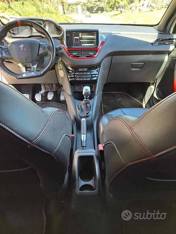 Usata Peugeot 208 200 CV (147 kW) 2014 Utilitaria