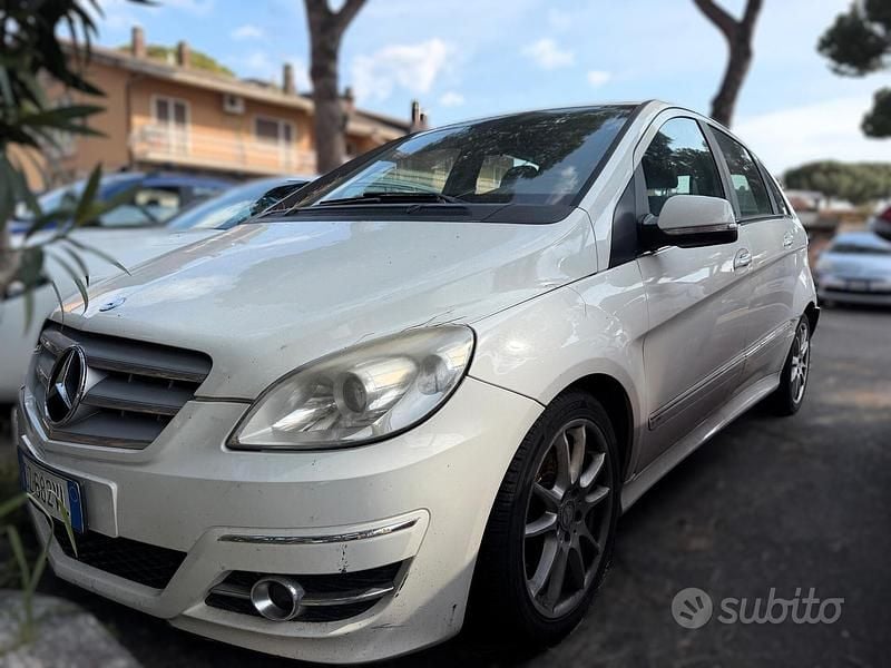 Usata Mercedes B200 Executive 140 CV (102 kW) 2010 Bianco Monovolume